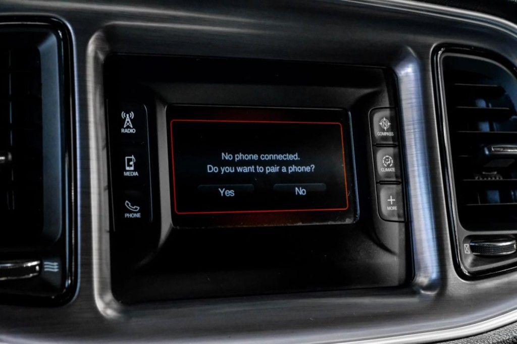 2017 Dodge Challenger Image 28