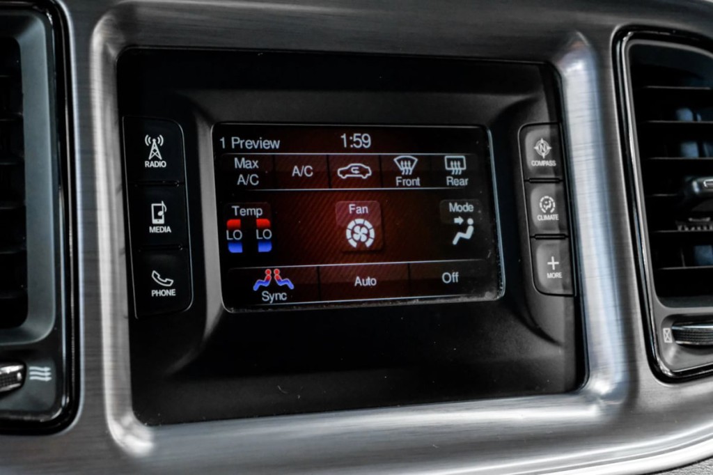 2017 Dodge Challenger Image 29