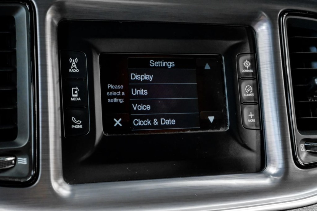 2017 Dodge Challenger Image 30