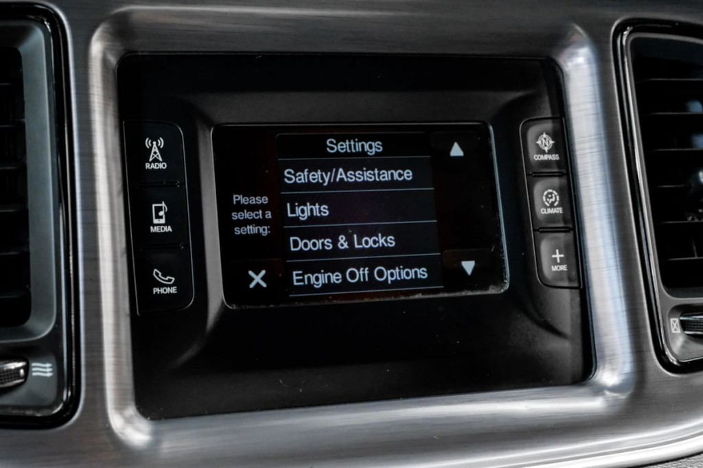 2017 Dodge Challenger Image 31