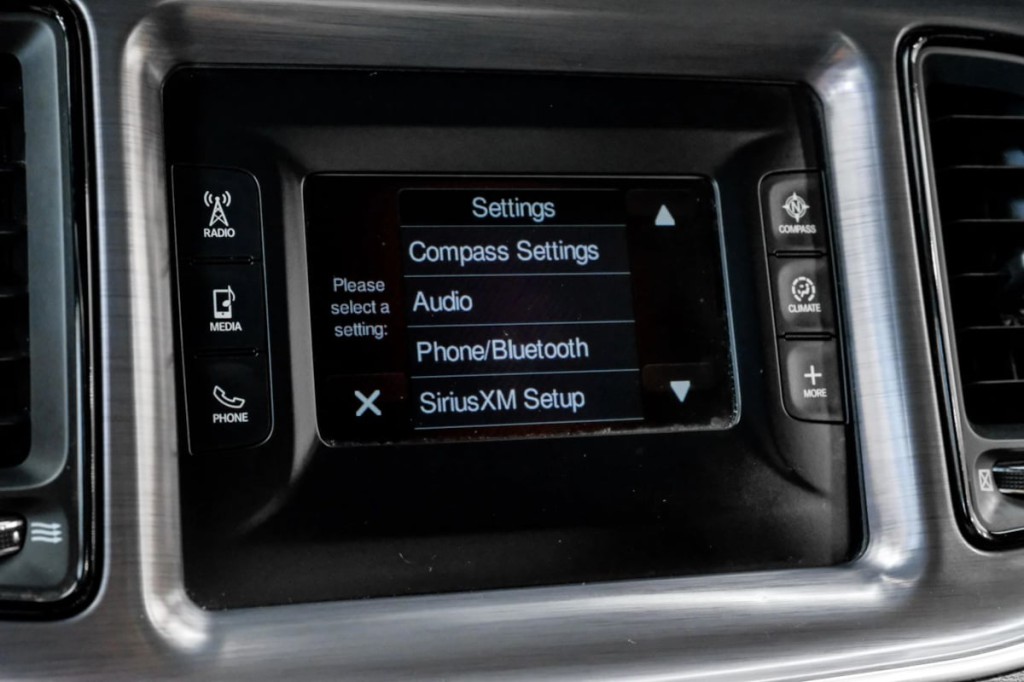 2017 Dodge Challenger Image 32