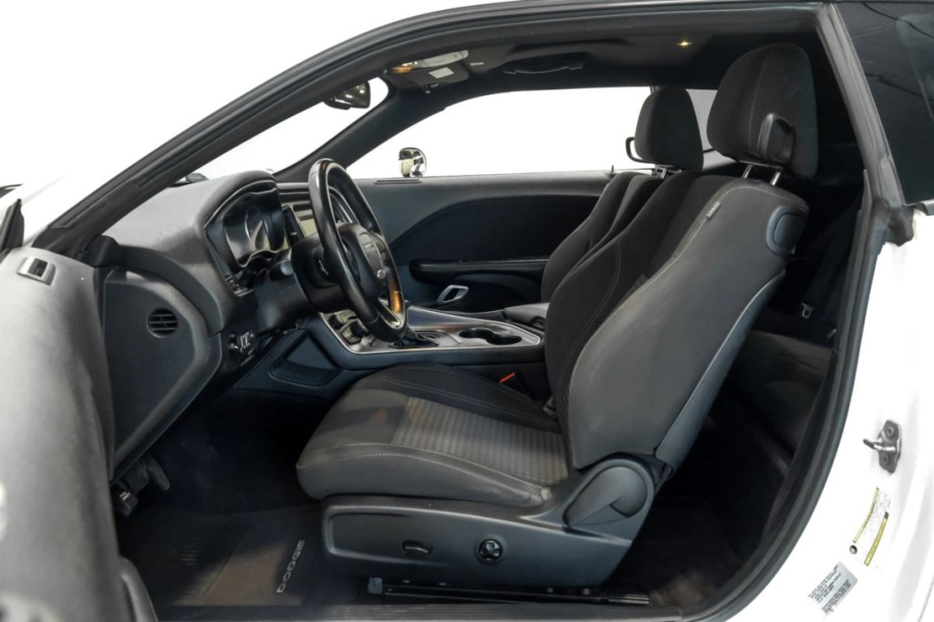 2017 Dodge Challenger Image 34