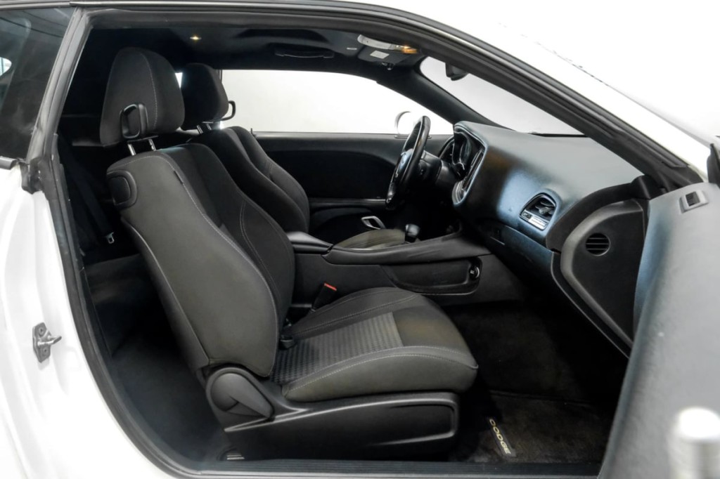2017 Dodge Challenger Image 36