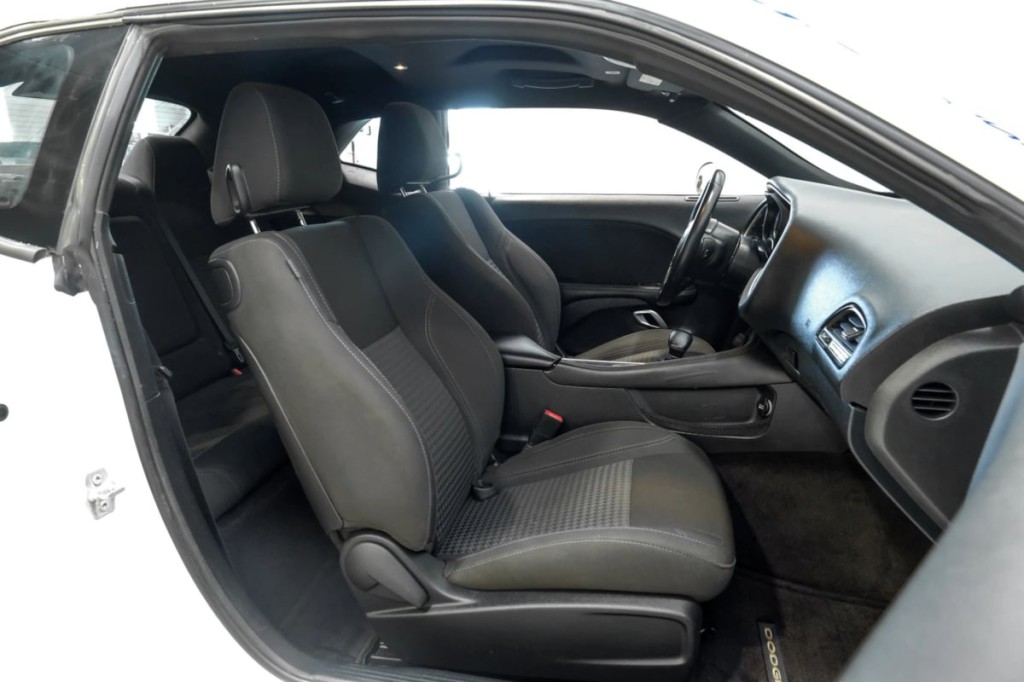 2017 Dodge Challenger Image 37