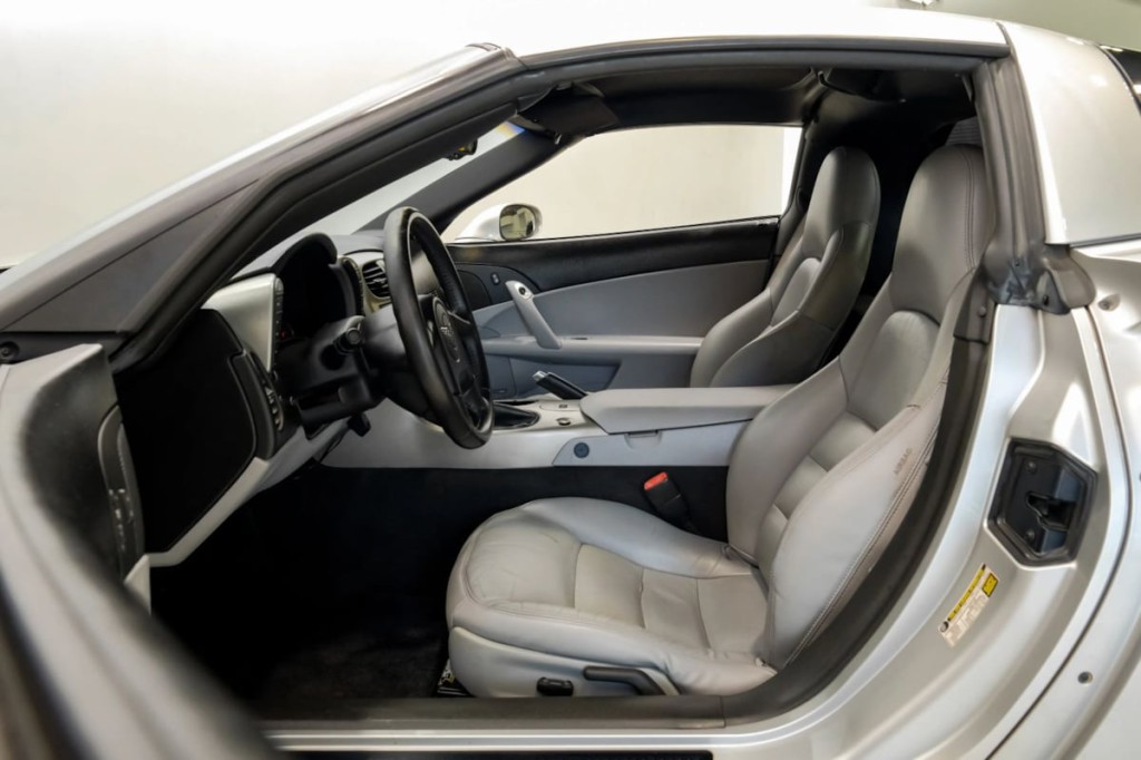 2005 Chevrolet Corvette Image 5