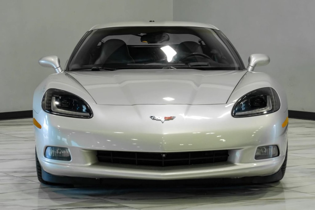 2005 Chevrolet Corvette Image 8