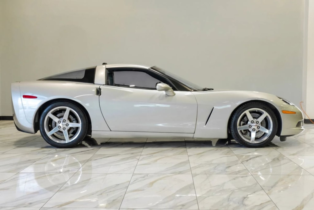 2005 Chevrolet Corvette Image 10