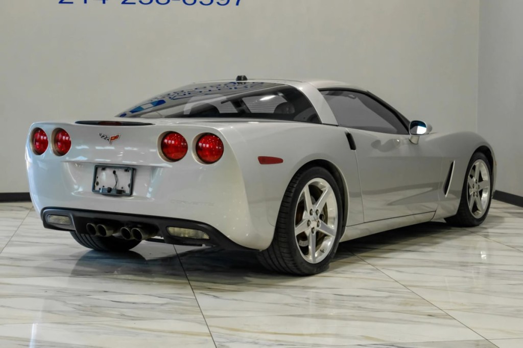 2005 Chevrolet Corvette Image 11