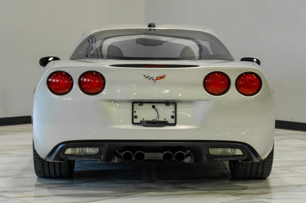 2005 Chevrolet Corvette Image 14
