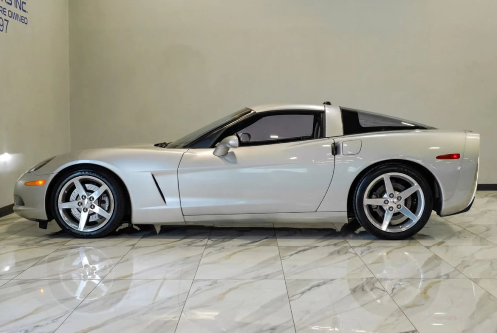 2005 Chevrolet Corvette Image 16
