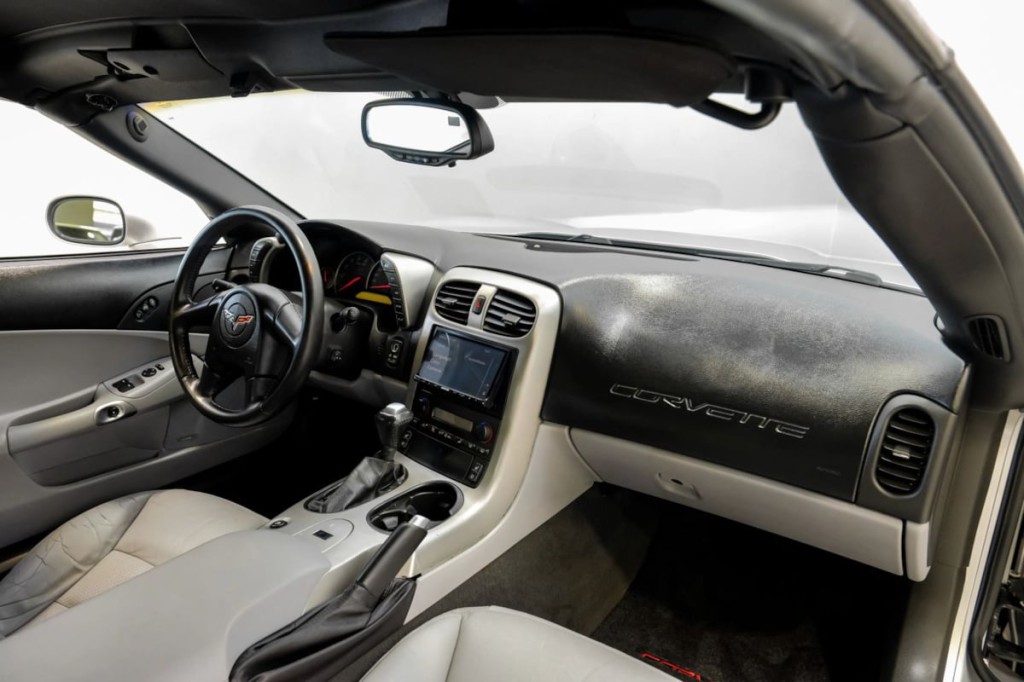 2005 Chevrolet Corvette Image 19