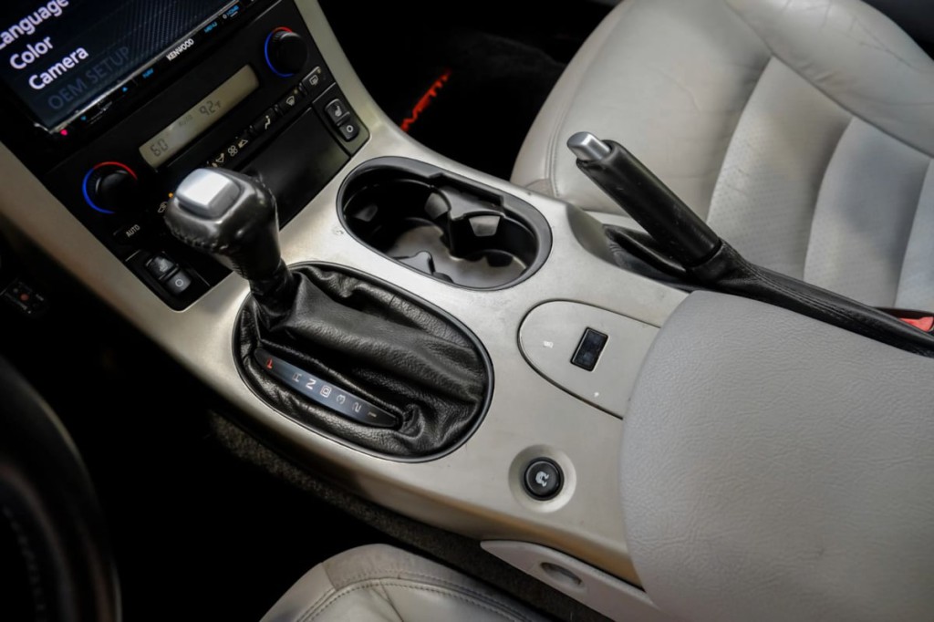 2005 Chevrolet Corvette Image 24