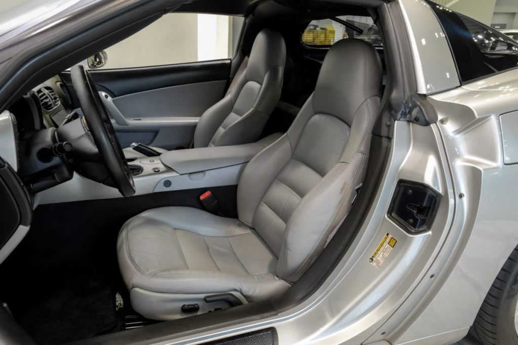 2005 Chevrolet Corvette Image 30