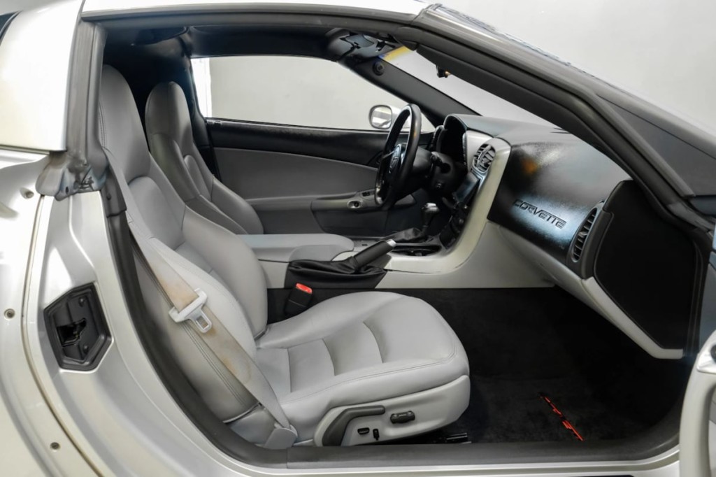2005 Chevrolet Corvette Image 31