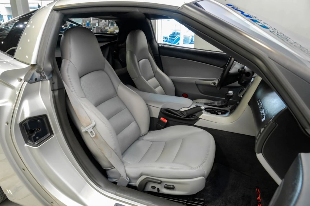2005 Chevrolet Corvette Image 32