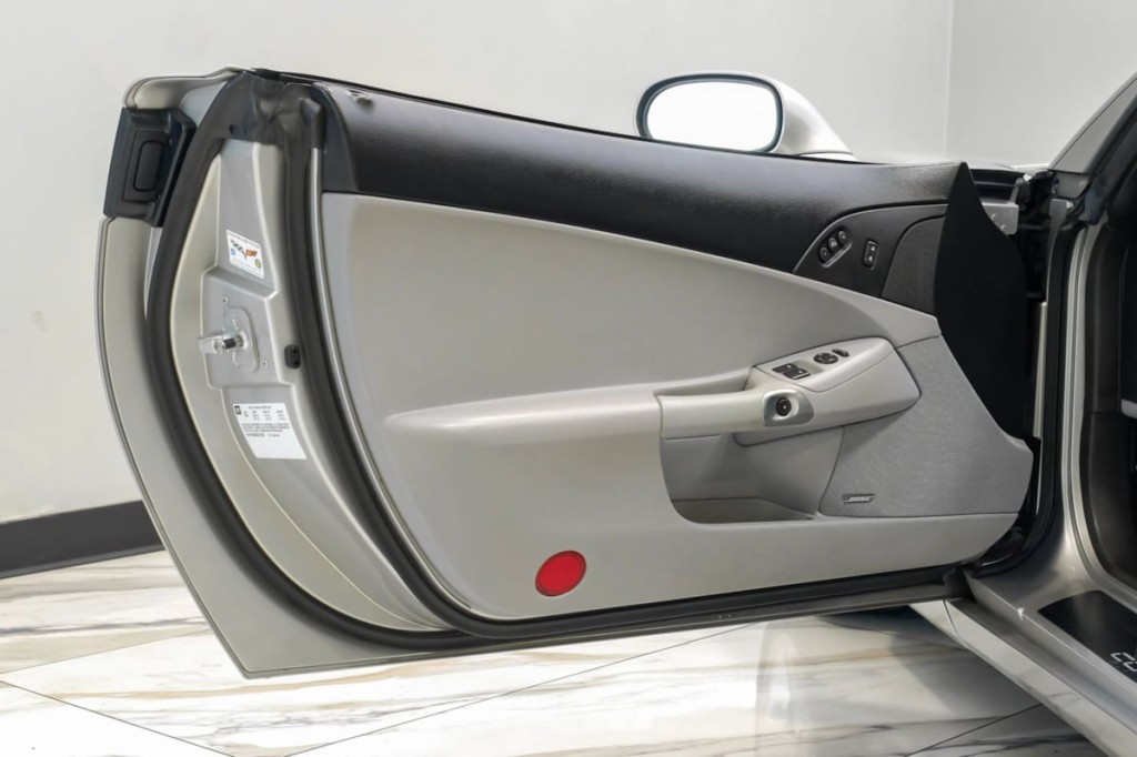 2005 Chevrolet Corvette Image 36