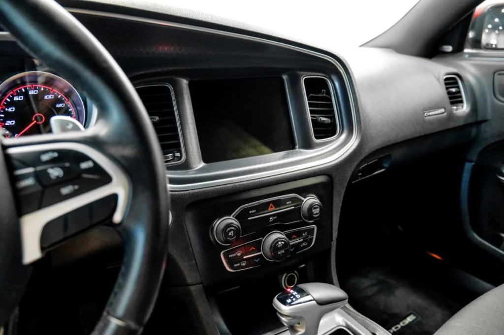 2016 Dodge Charger Image 28
