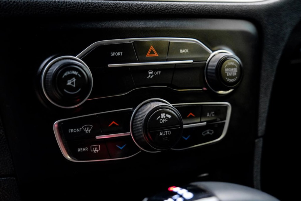 2016 Dodge Charger Image 29