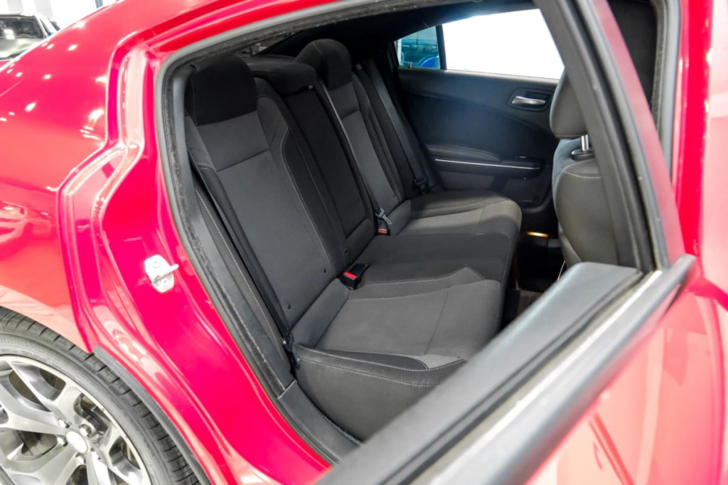 2016 Dodge Charger Image 36