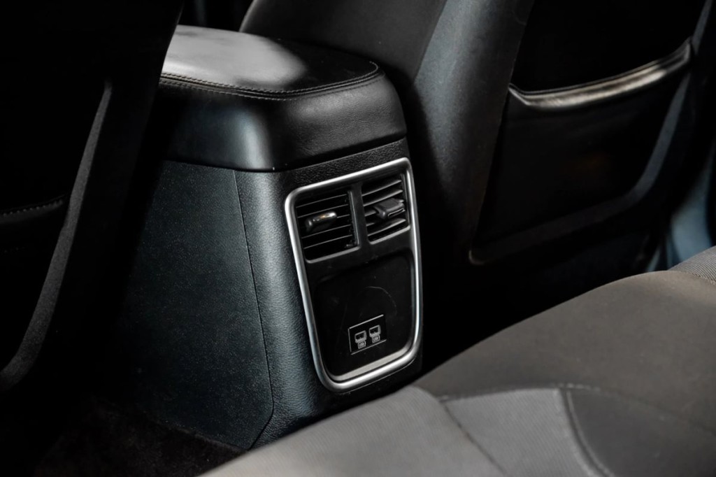 2016 Dodge Charger Image 38