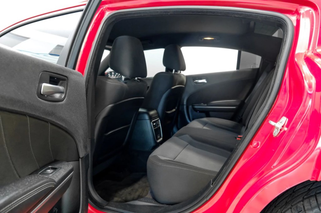 2016 Dodge Charger Image 39