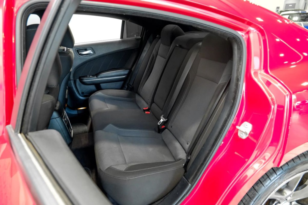 2016 Dodge Charger Image 40