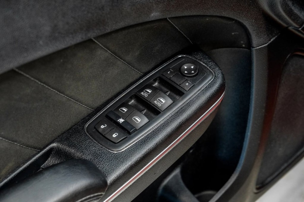 2016 Dodge Charger Image 44