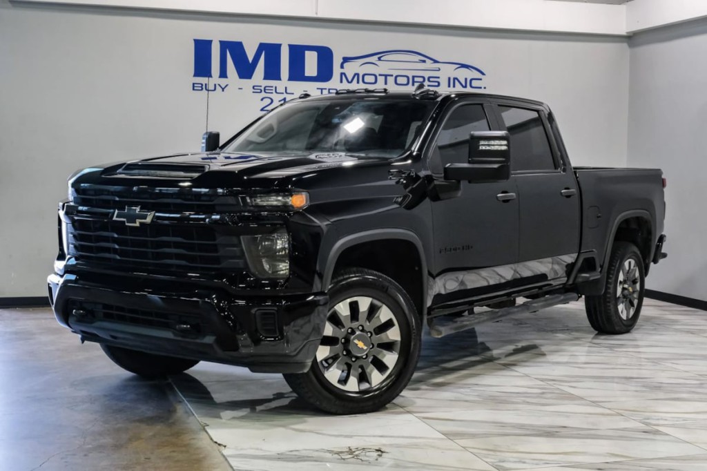 2024 Chevrolet Silverado 1500 Image 2