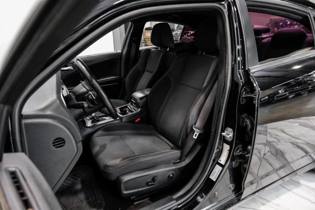 2018 Dodge Charger Image 32