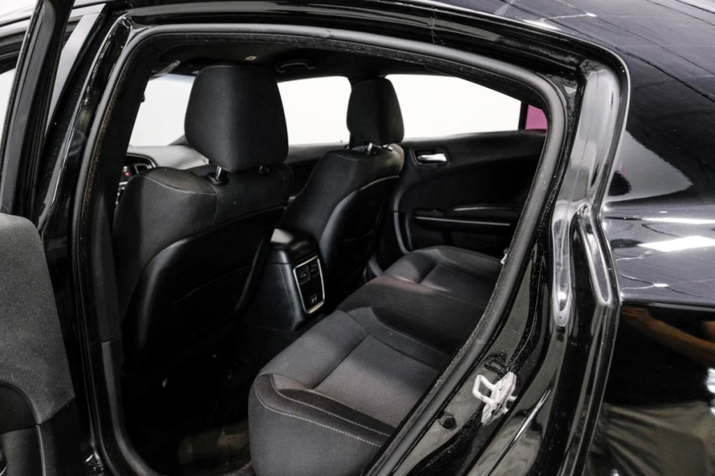 2018 Dodge Charger Image 38