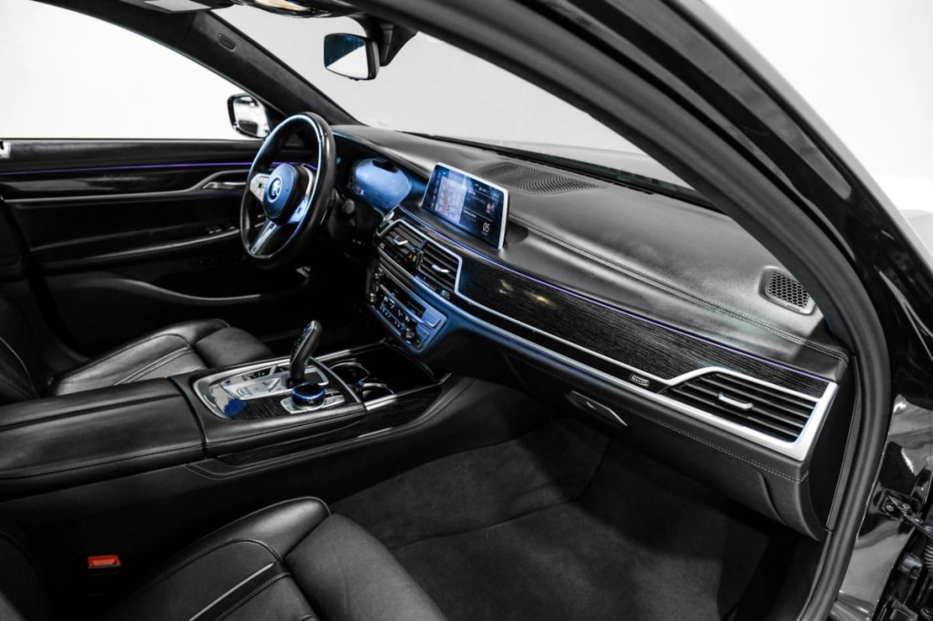 2021 BMW 7 Series Image 15