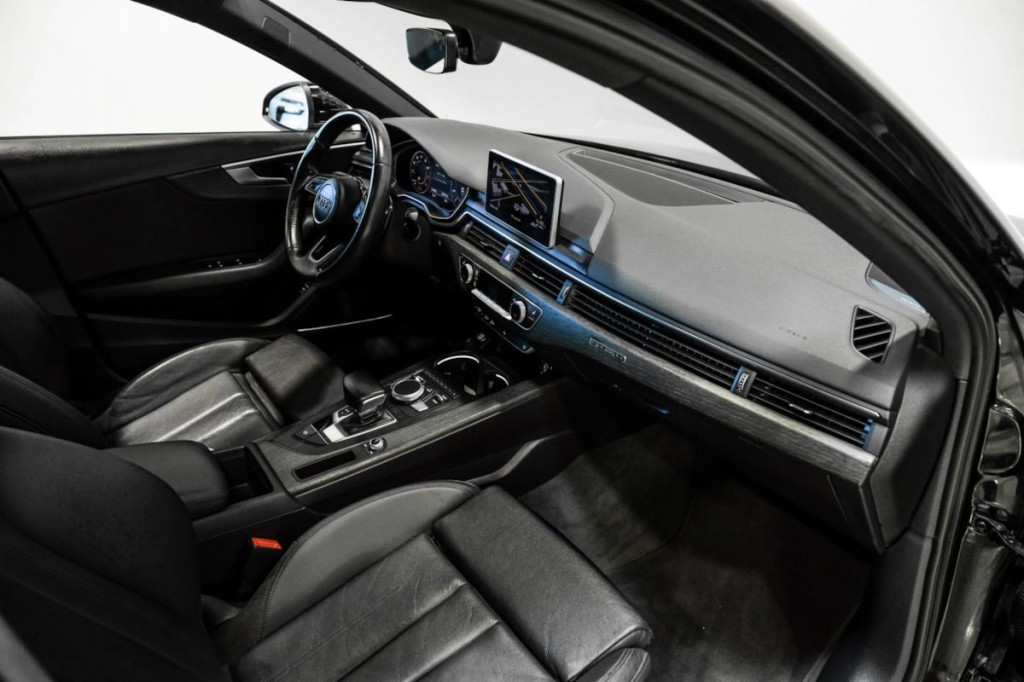 2017 Audi A4 Image 16