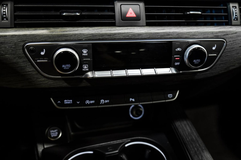 2017 Audi A4 Image 28