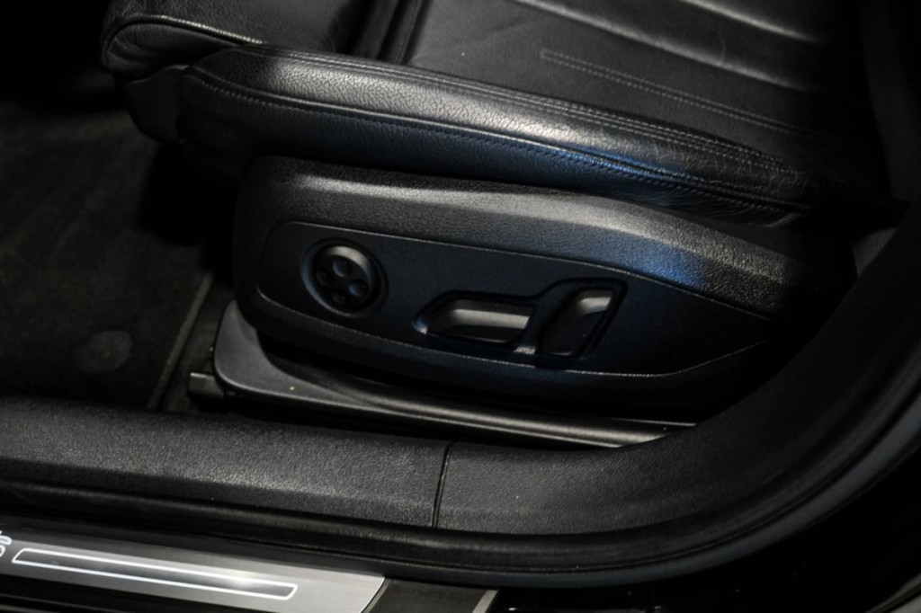 2017 Audi A4 Image 31
