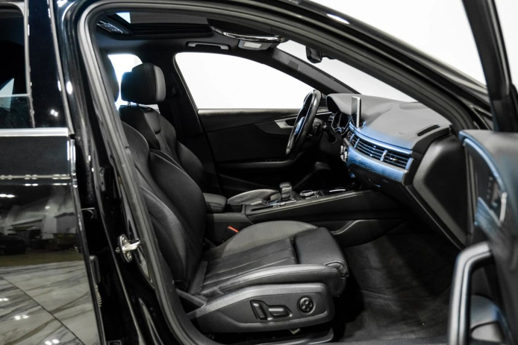 2017 Audi A4 Image 32