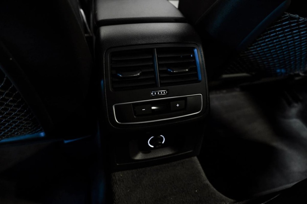 2017 Audi A4 Image 36