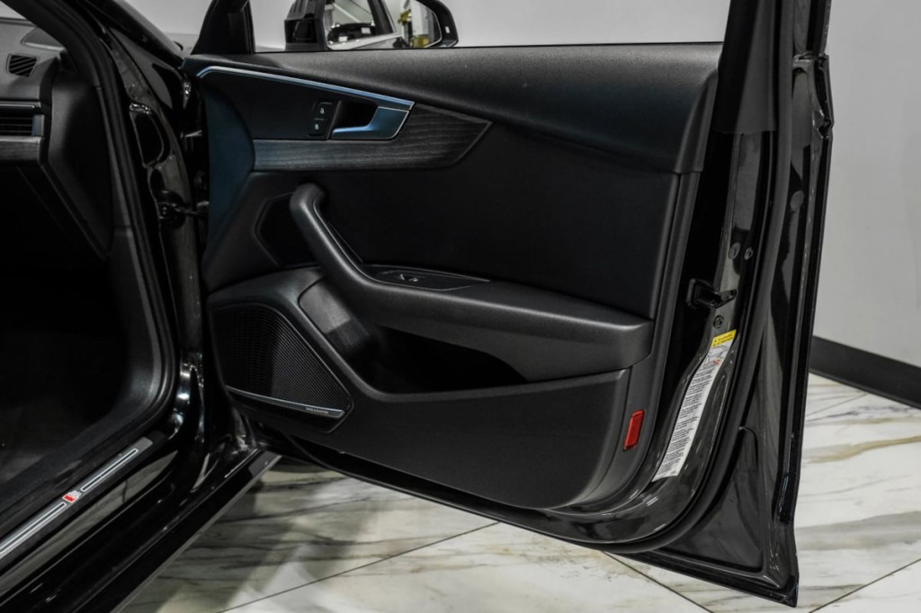 2017 Audi A4 Image 43
