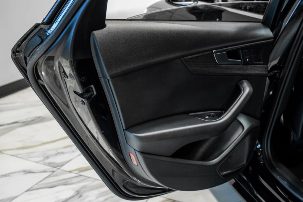2017 Audi A4 Image 44
