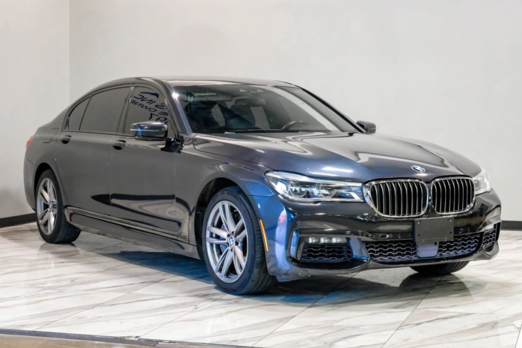 2016 BMW 7 Series Image 10