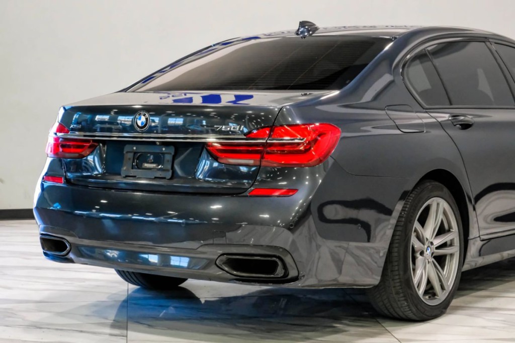 2016 BMW 7 Series Image 12