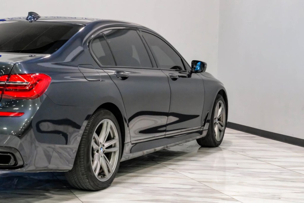 2016 BMW 7 Series Image 13