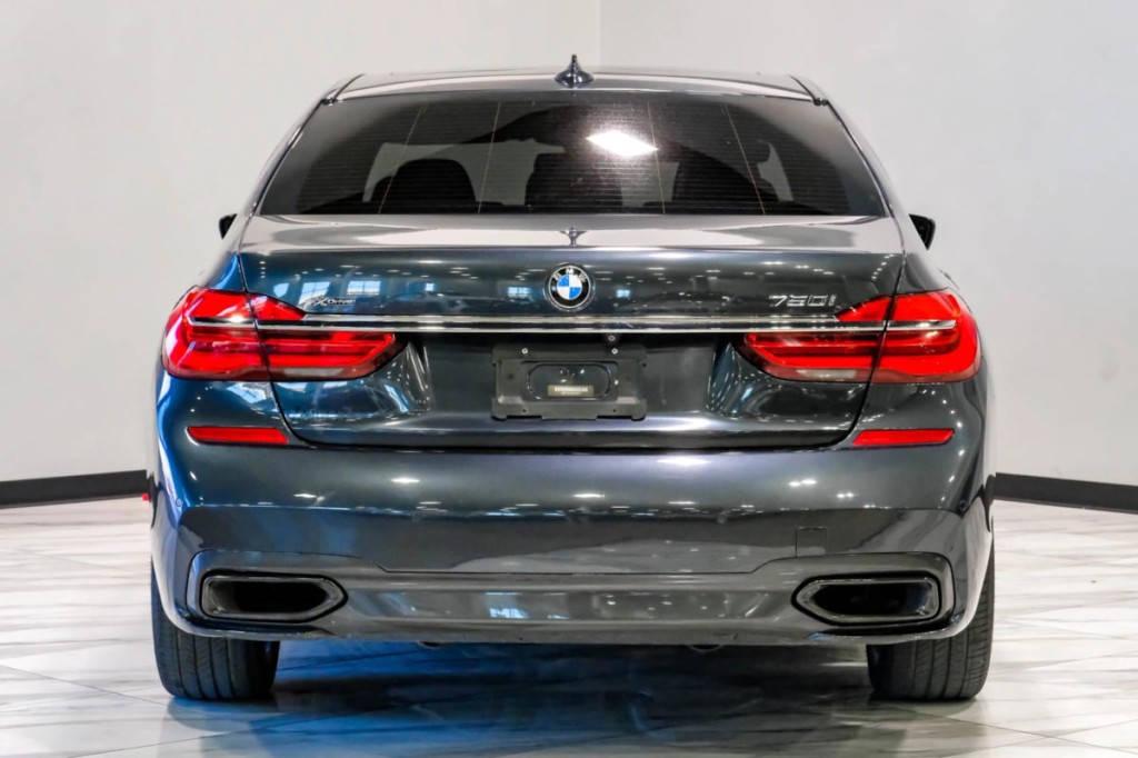 2016 BMW 7 Series Image 14
