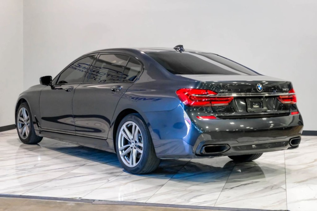 2016 BMW 7 Series Image 15