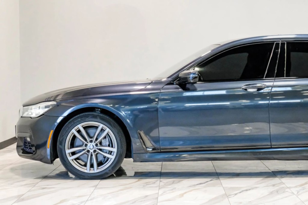 2016 BMW 7 Series Image 16