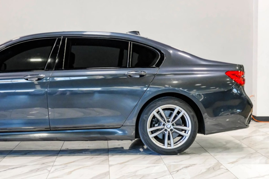 2016 BMW 7 Series Image 17
