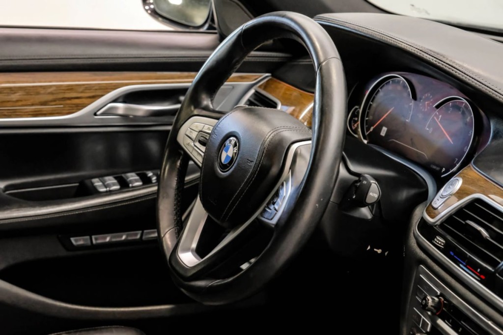 2016 BMW 7 Series Image 20
