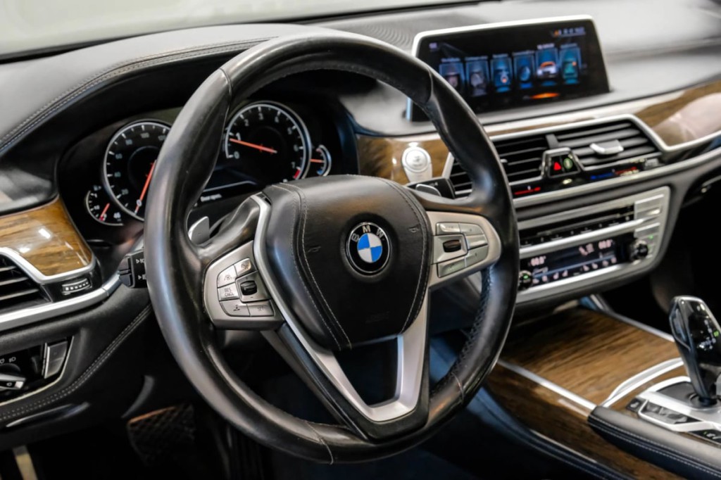 2016 BMW 7 Series Image 21