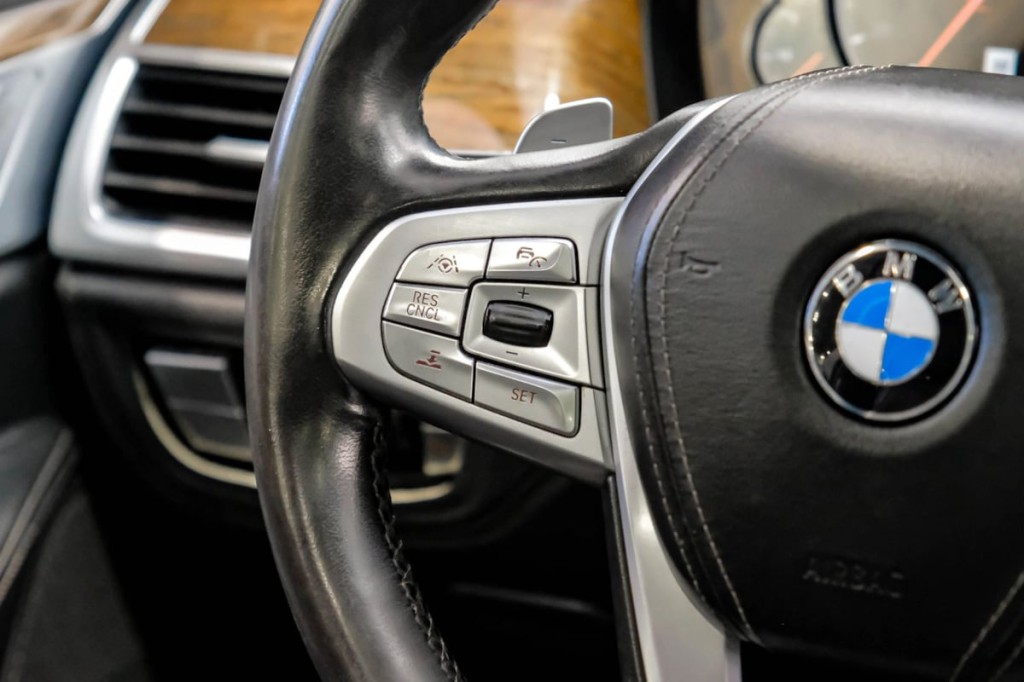 2016 BMW 7 Series Image 23