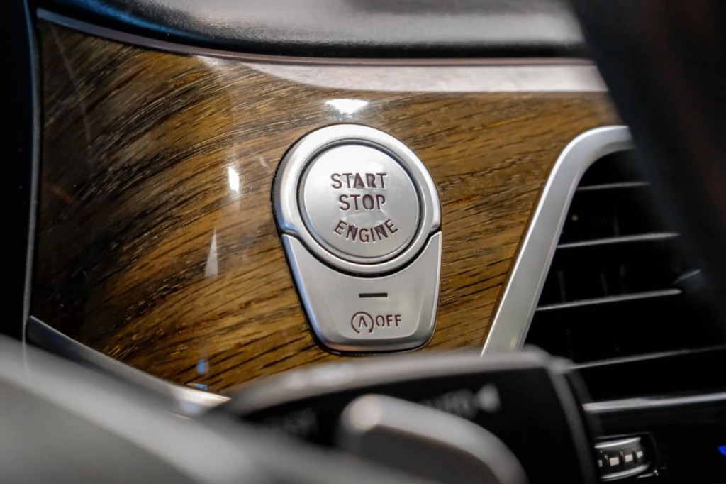 2016 BMW 7 Series Image 27