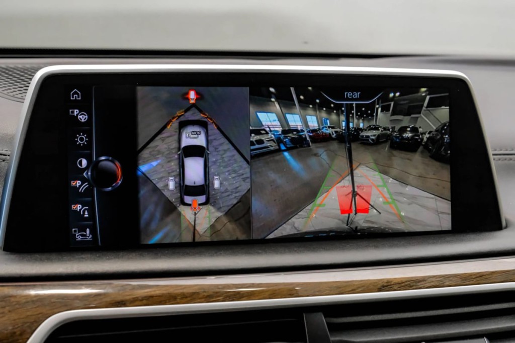 2016 BMW 7 Series Image 28
